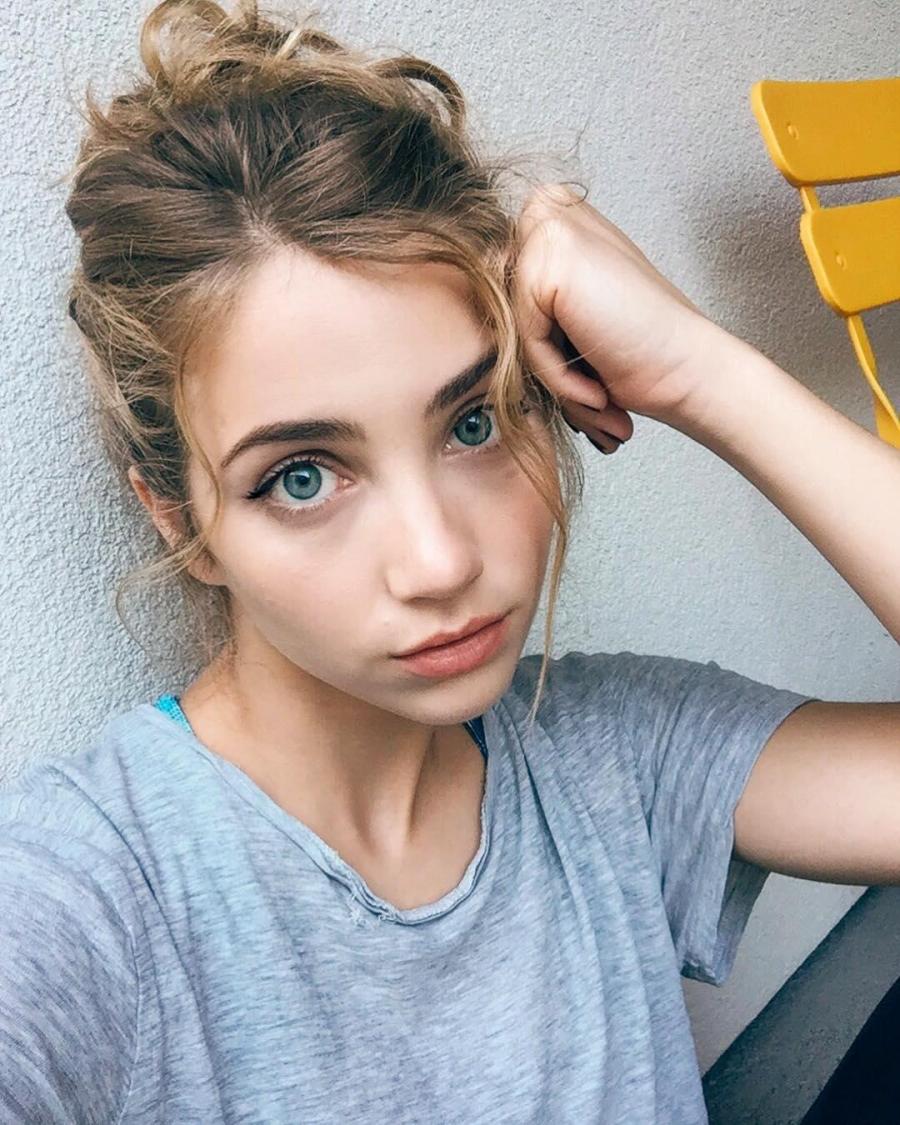 Emily Rudd Lovely Lovely Picture and Photo