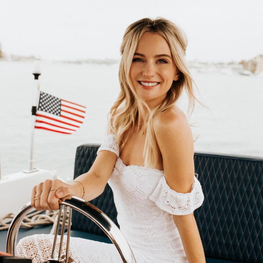 Lauren Bushnell Hot and Sexy Photos