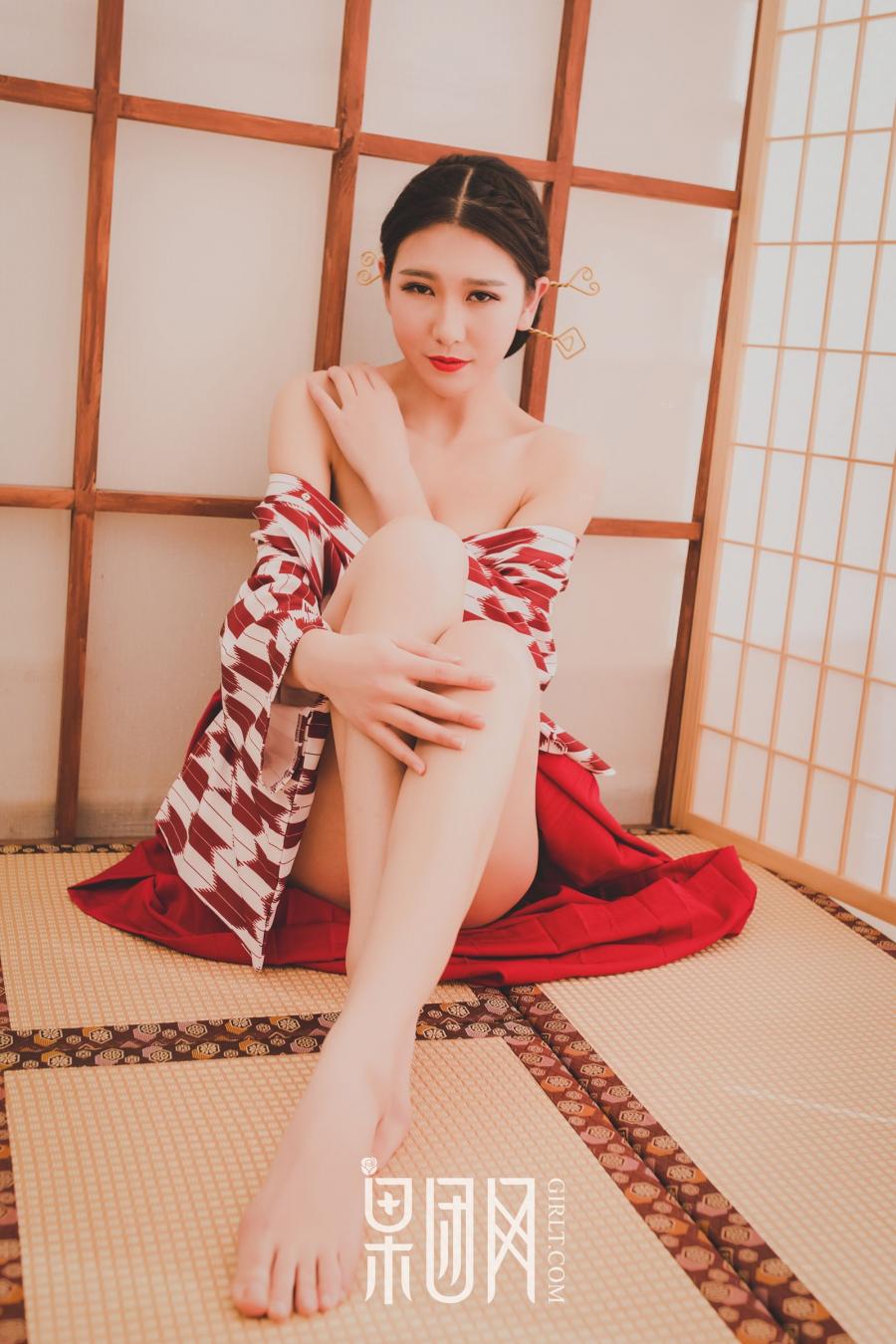 Girlt The seduction of the enchanting kimono