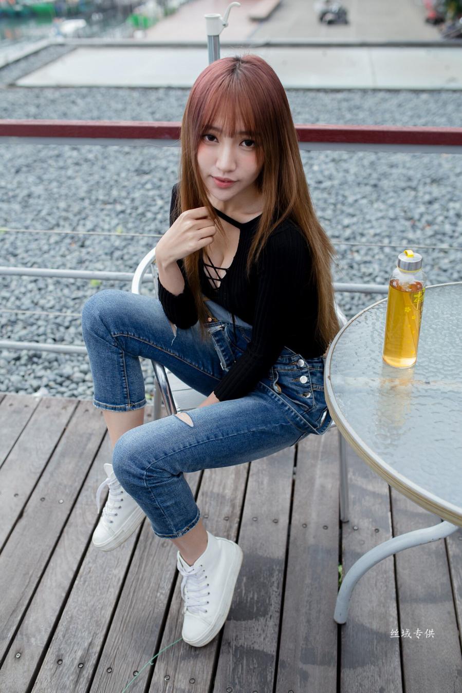Taiwan Pretty Girl Bi Bi Er Jean Hot Pants Pictures