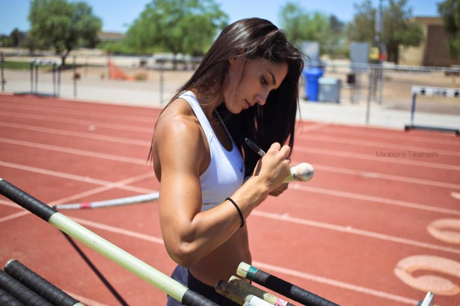Allison Stokke Muscles Sport Picture and Photo