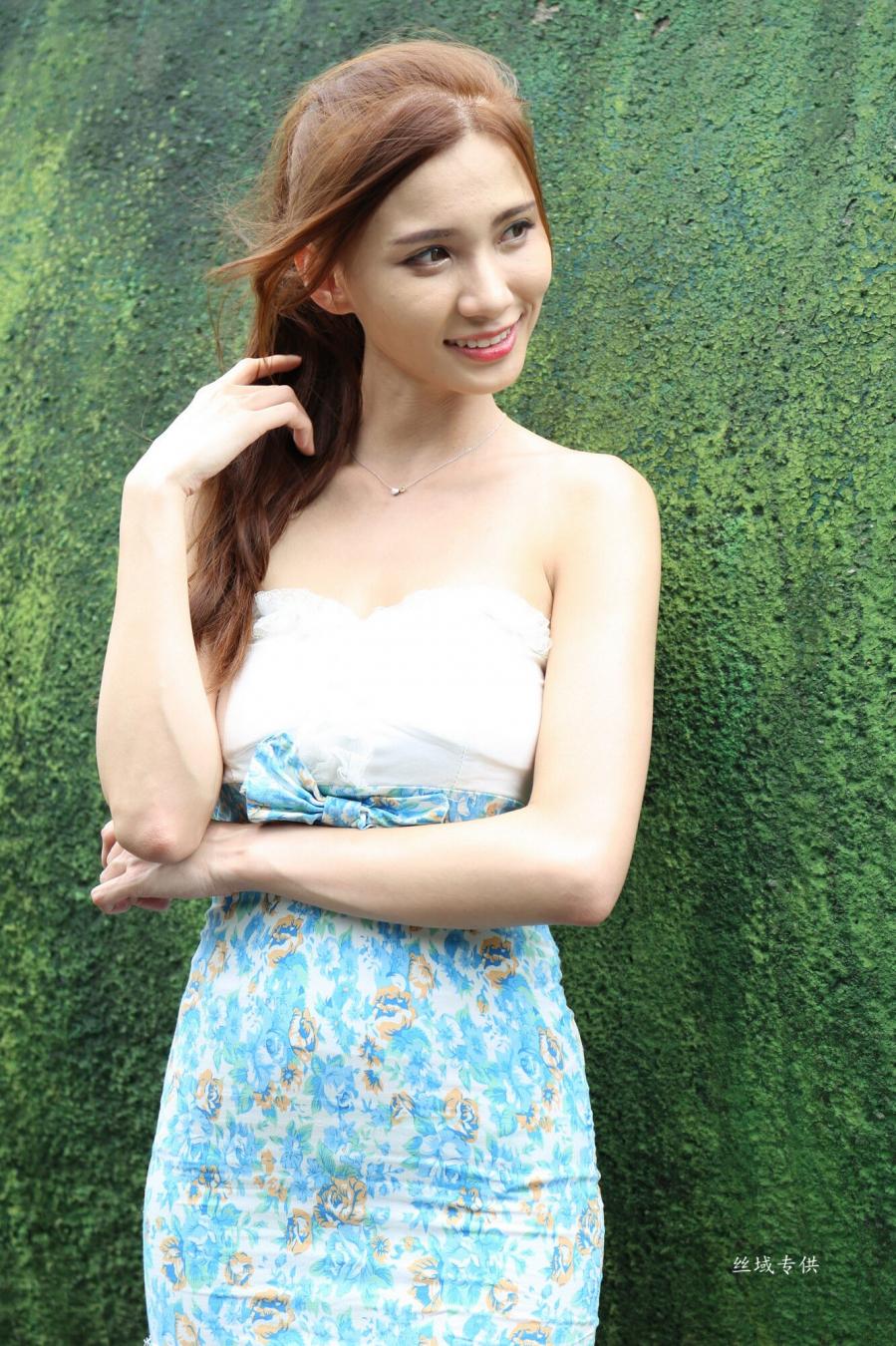 Taiwan Pretty Girl Cai Yi Xin Hip and Dress Picture and Photo