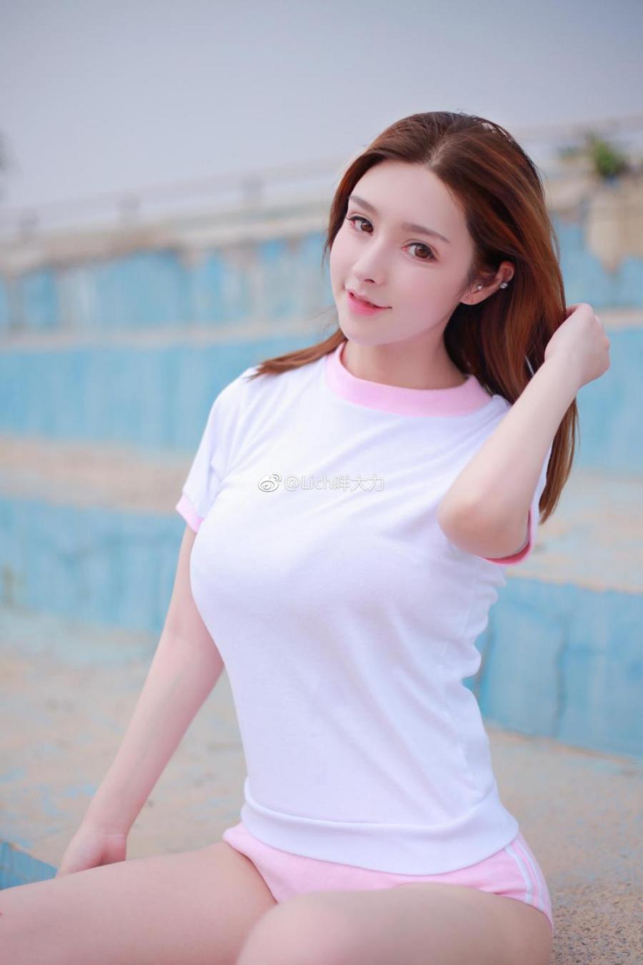 Gao Rong Big Boobs Sexy Picture and Photo