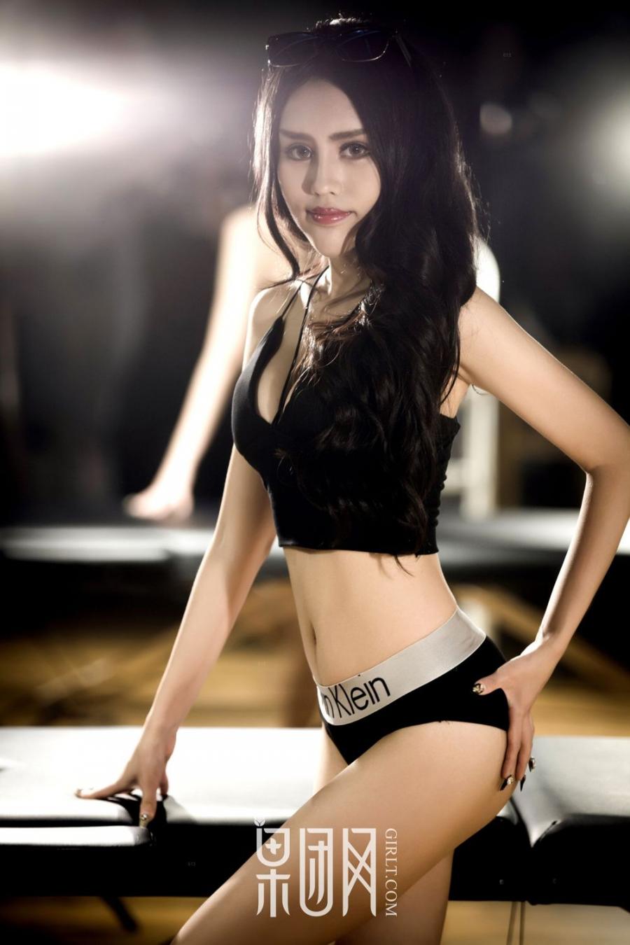 Girlt Chen Di Ya Paly Sexy Seductive Woman and Hot Boxer