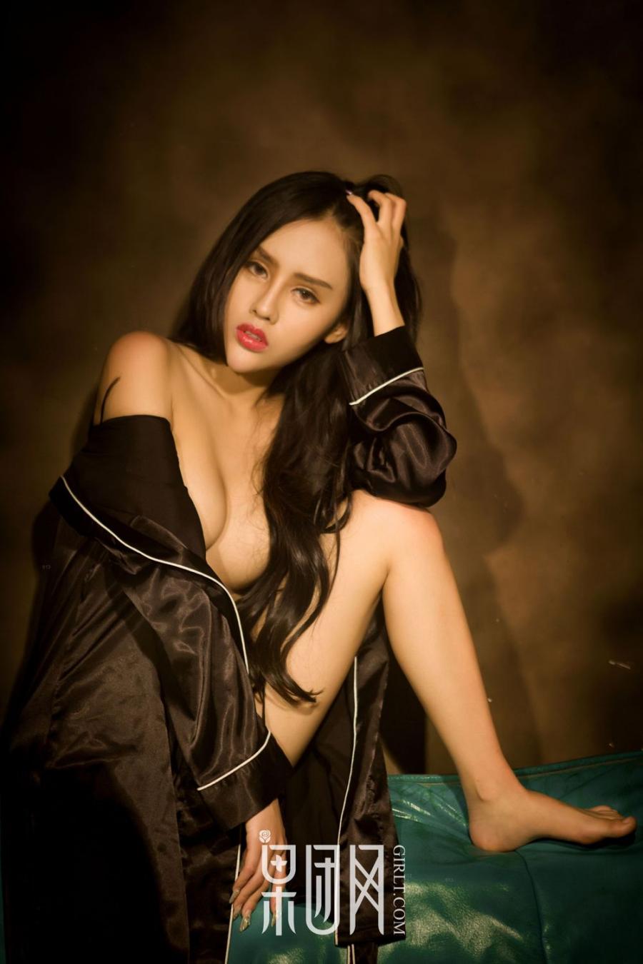 Girlt Chen Di Ya Paly Sexy Seductive Woman and Hot Boxer