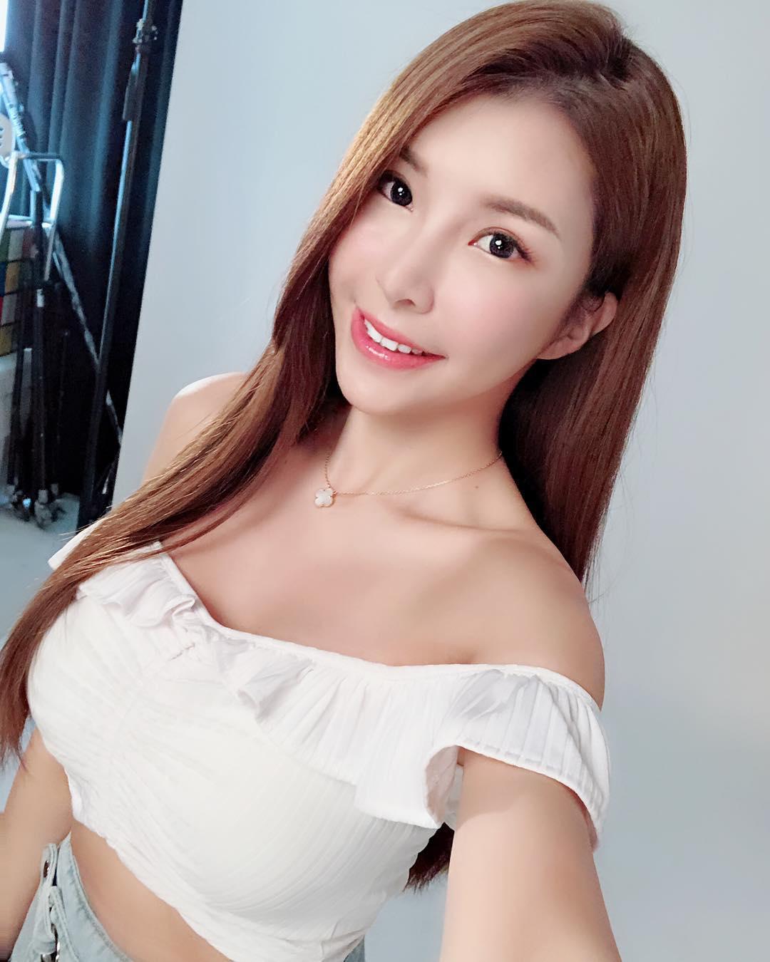 Su Xin Ning Big Boobs Picture and Photo