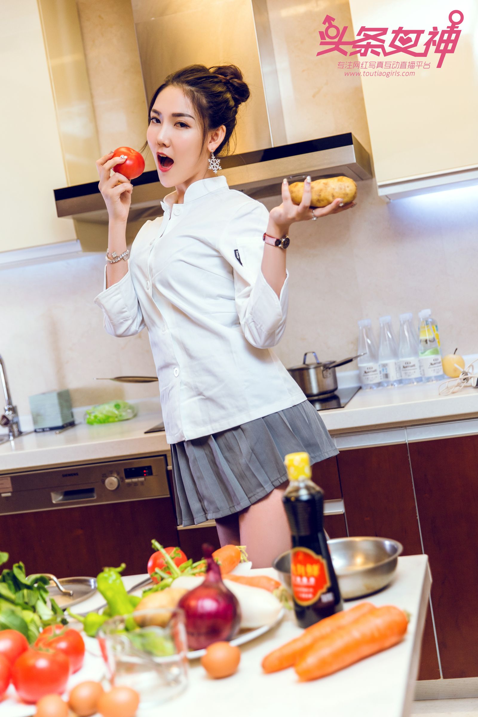 TouTiao Girls Kitchen Maid Feng Xue Jiao