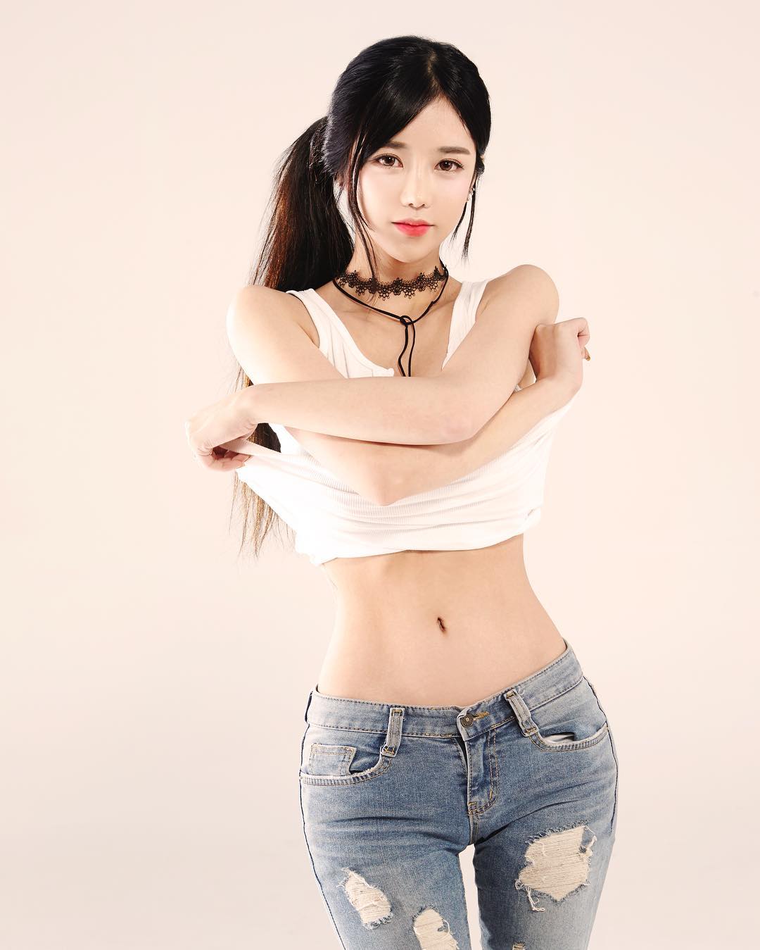 Lee Soo Bin Huge Boobs Hot Unscientific Body Picture and Photo