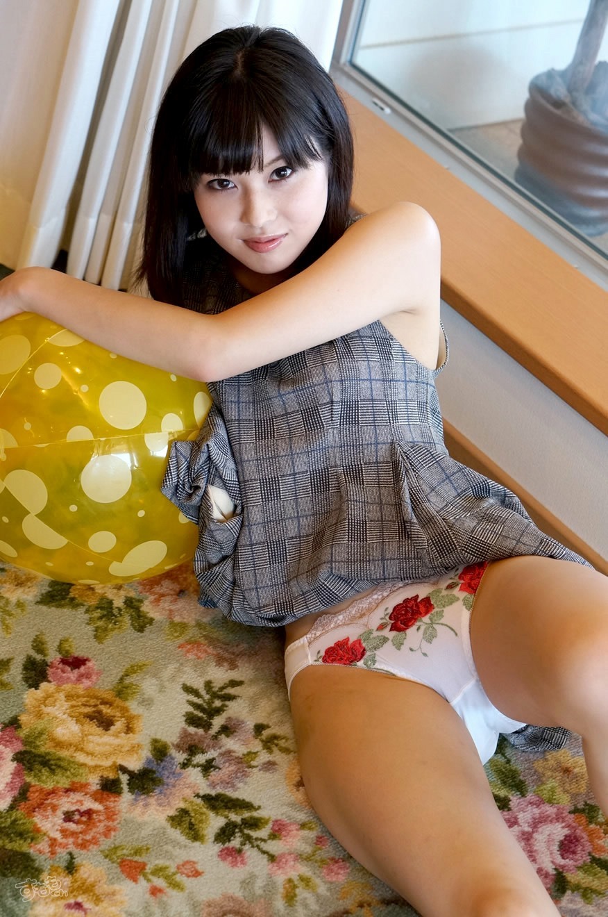 Yurina Ayashiro Hot Bikini Picture and Photo
