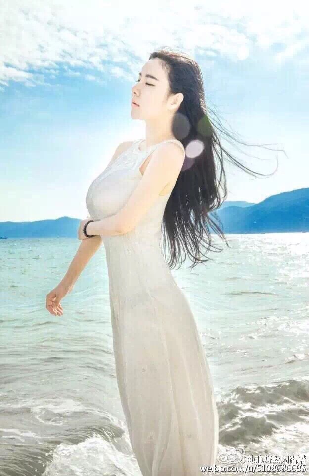 Zhou Yi Nuo Big Boobs Plump Picture and Photo
