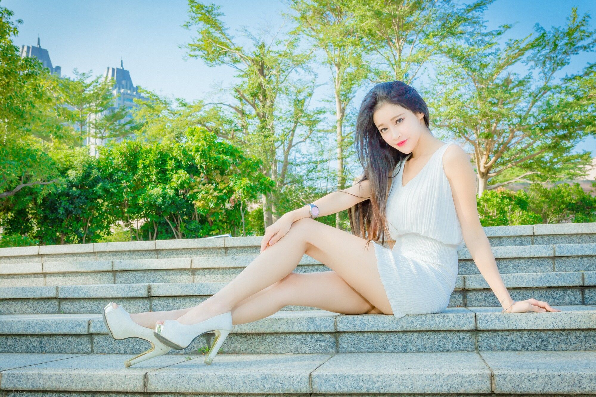 Taiwan Social Celebrity Girl Zhan Ai Wei White and Black Goddess on Street