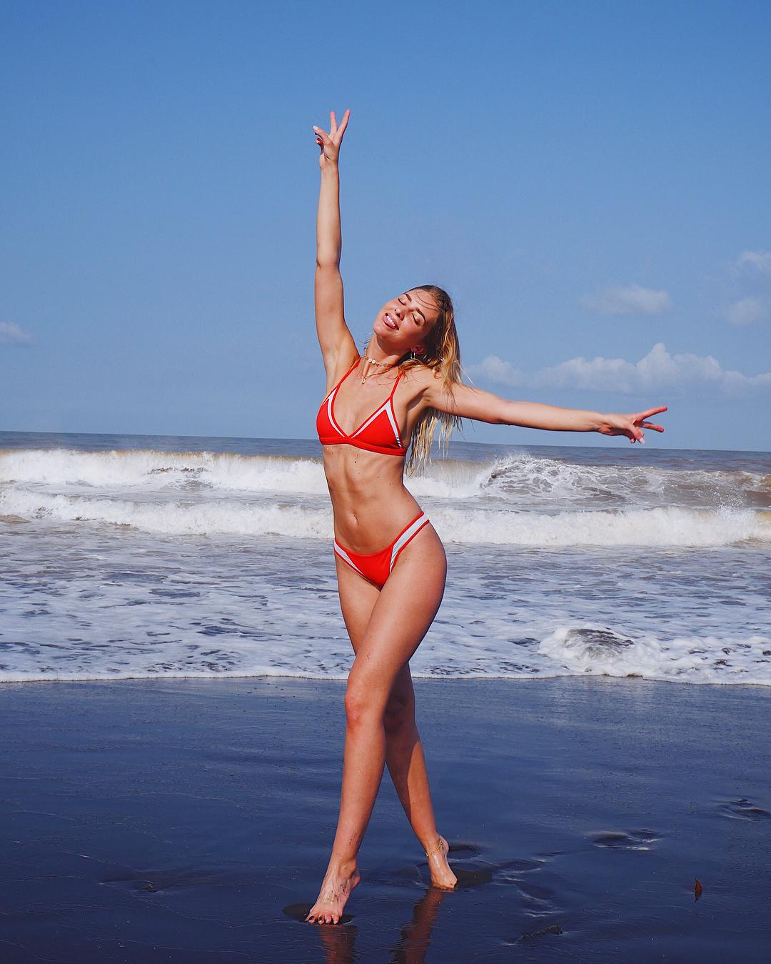 Margot Milani Slim Bikini Picture and Photo
