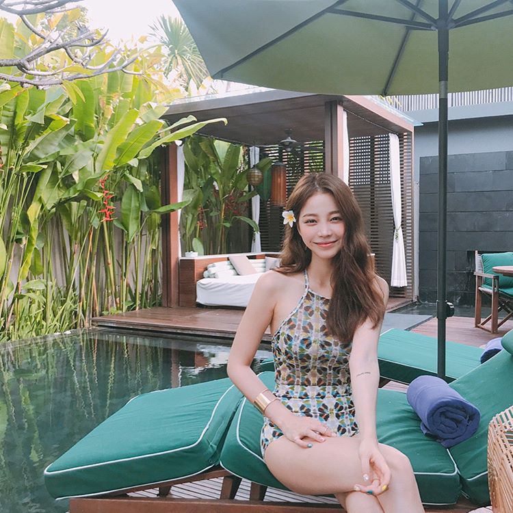 Ji Yoon Mi Beautiful Legs Temperament Picture and Photo