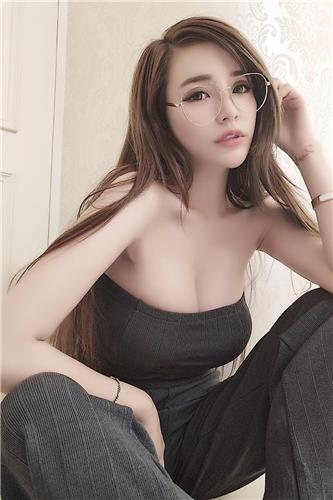Cute Eyes Girl Yuan Xin Big Boobs Pictures and Photos